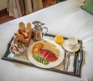 Room Service Breakfast VINCCI SELECCIÓN RUMAYKIYYA  Granada
